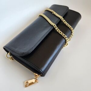 Divina Firenze Italy Black Leather Hand Bag with Gold Tone Shoulder Chain